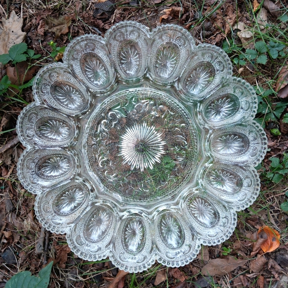 EAPG L. E. SMITH 11.25" Ornate Clear Glass 15-Egg Deviled Egg Oyster Plate - Picture 2 of 4